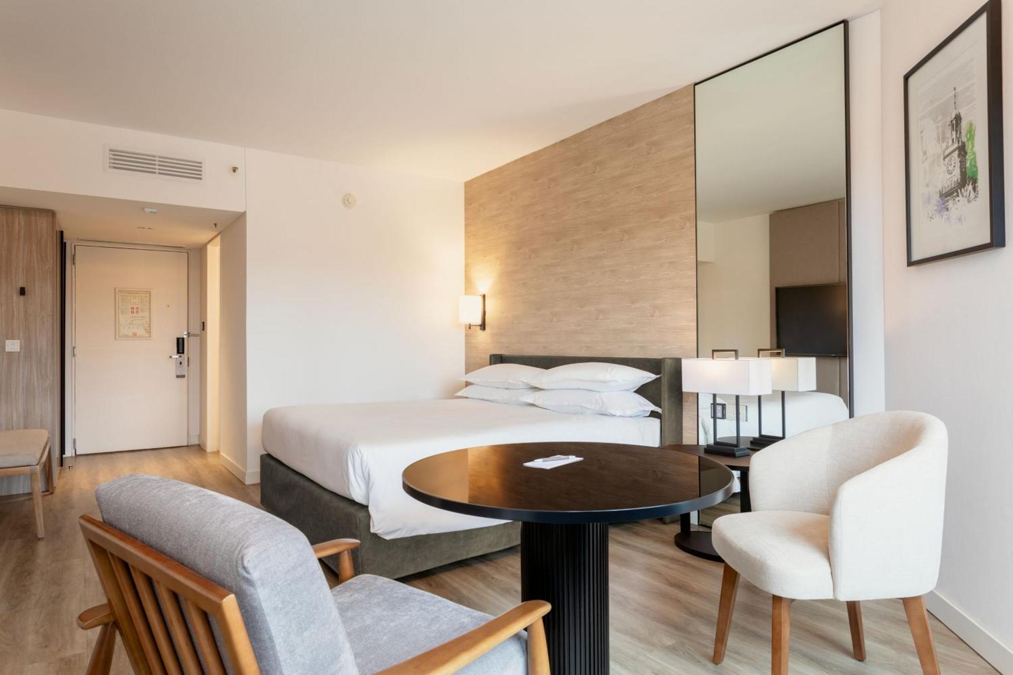 Superior, Guest room, 1 King, Pool access