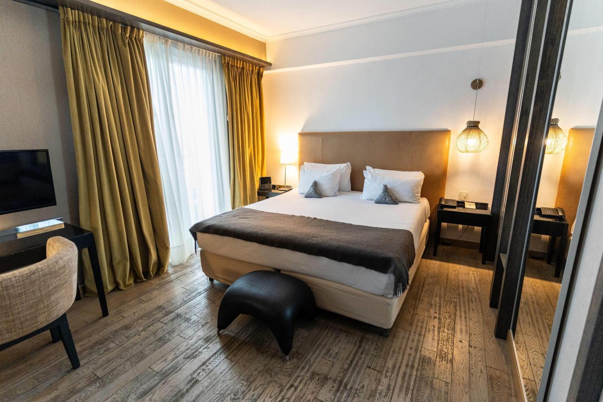 Suite com Cama King-size e Vista Rua - Não Fumador