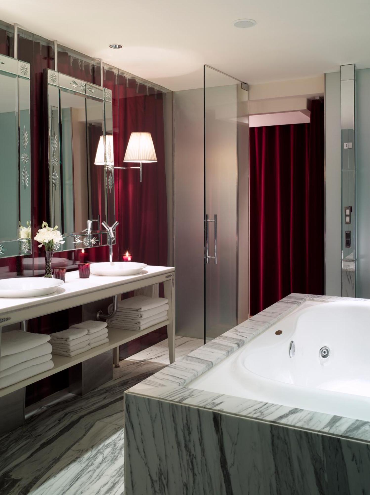 Duplex Suite One King Bed