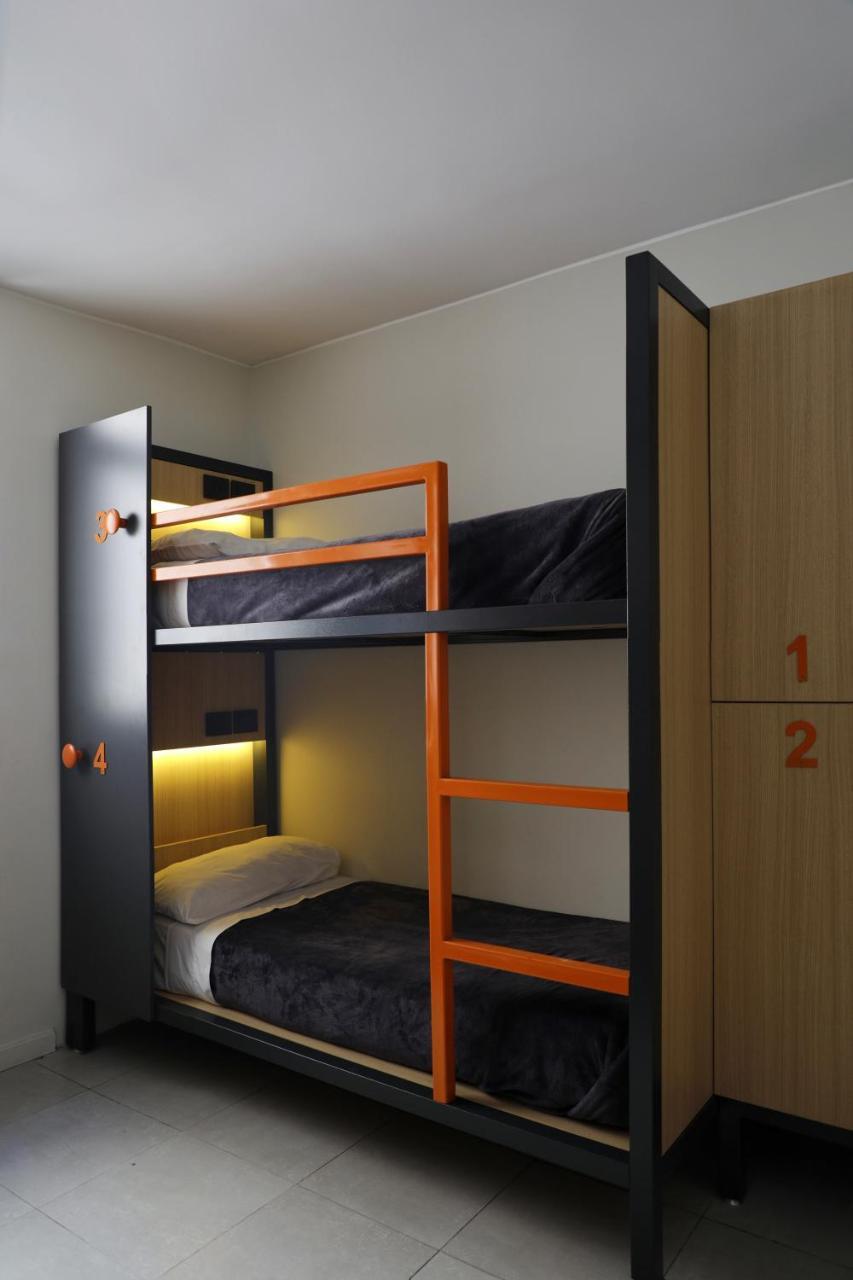 Single Bed in Mixed Dormitory Room