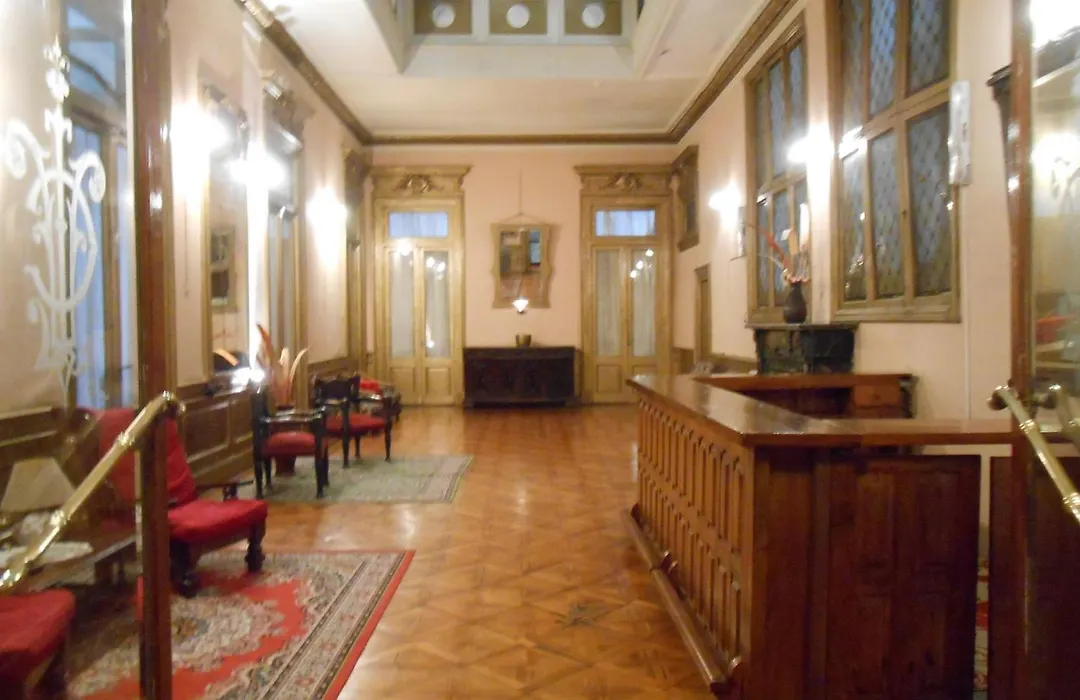 Hotel Reina-1
