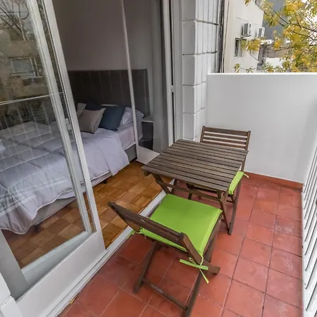 Hermoso y cómodo departamento en Palermo Recoleta, con balcon!!-2